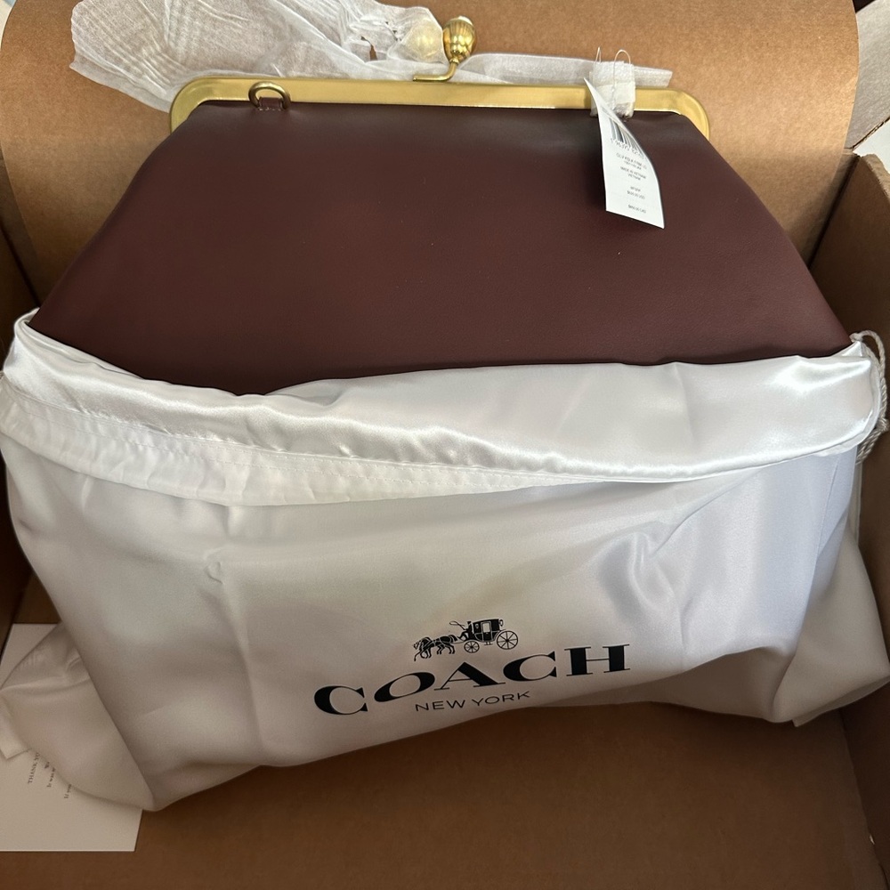 New Spring 2025 Collection Coach Kisslock Kiss Lock bag in Maple
